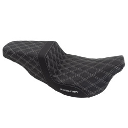 PartzBiz HD 808-07B-175-SILLS-GRIP-BLKCARBON - Saddlemen Silver Lattice Stitch มือจับคาร์บอนไฟเบอร์ Step Up Seat Harley Touring