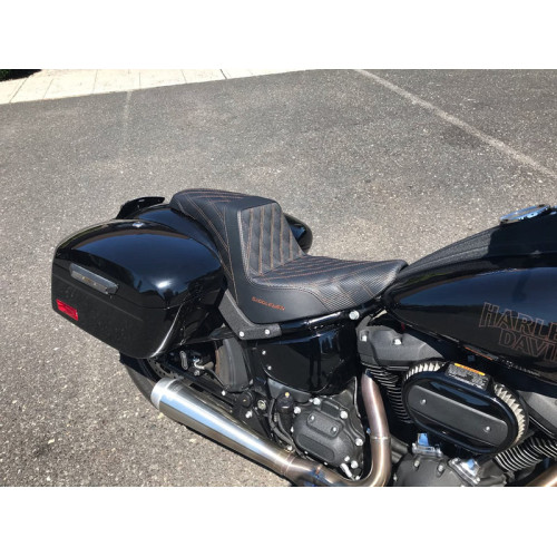 PartzBiz HD: 3474031-Saddlemen Step Up Brown Lattice Stitch เบาะคาร์บอนกริปเปอร์ Harley Softail FXLRS PartzBiz HD: 3474031-Saddlemen Step Up Brown Lattice Stitch เบาะคาร์บอนกริปเปอร์ Harley Softail FXLRS