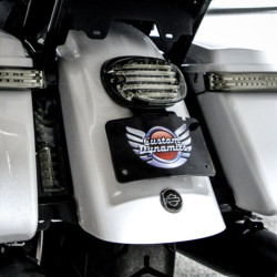 PartzBiz HD CD-CVO-LEDTOP-C - แท็กใบอนุญาต Dynamics Chrome แบบกำหนดเอง ไฟส่องสว่างด้านบน Harley CVO 14-Up