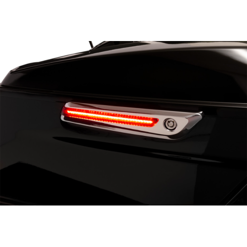 PartzBiz HD: 4421099-Ciro 40170 Chrome LED ฝาปิดบานพับกระเป๋าข้างเลนส์สีแดงไฟ RTB Harley 14-Up