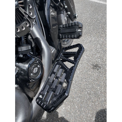 PartzBiz HD: 4413903-Kens Factory KFB-01 แผ่นปูพื้น Next Level สีดำ Harley Softail Touring 86-Up PartzBiz HD: 4413903-Kens Factory KFB-01 แผ่นปูพื้น Next Level สีดำ Harley Softail Touring 86-Up