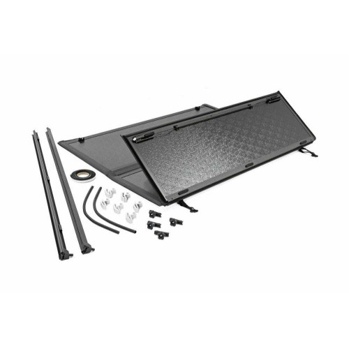 PartzBiz HD: 4404637-Rough Country 47120580 Hard Tri-Fold Tonneau ผ้าคลุมเตียง 19-Up GM Silverado Sierra 5.8Ft 5 1/2 ฟุตเตียง อัพเกรดใหม่ที่ดีที่สุด Z71 High Country Denali LT LTZ 4WD 4X4 2WD
