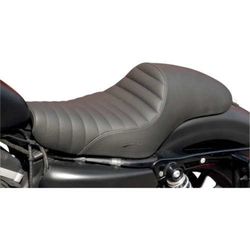 PartzBiz HD: 4403943-Saddlemen Americano Caf√© Classic Seat 4 Harley 04-22 XL W/3.3 ถัง 10-22 XLX | 807-11-0933