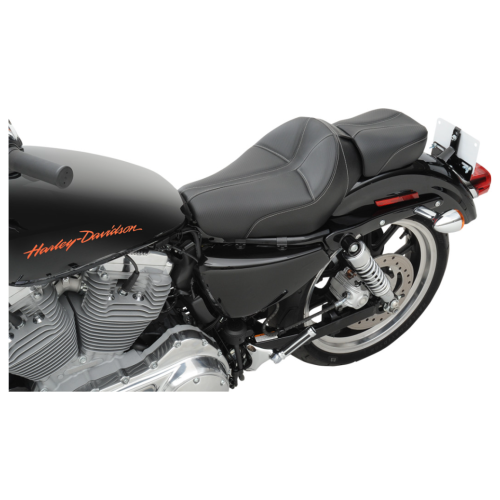 PartzBiz HD: 4403770-Saddlemen Dominator Pillian Pad 4 Harley 04-20 XL W/ถัง 4.5 แกลลอน | 807-03-0162 PartzBiz HD: 4403770-Saddlemen Dominator Pillian Pad 4 Harley 04-20 XL W/ถัง 4.5 แกลลอน | 807-03-0162