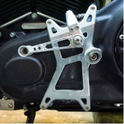 PartzBiz HD DS16230539 - Speed Merchant SM Raw Anodized Cruiser Footpegs สำหรับรุ่น Harley | HDSP-22