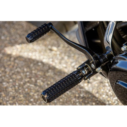PartzBiz HD 83121 - หมุดยึดผู้ขับขี่, AK 4.7, สีดำ, Softail M8 ตั้งแต่ปี 2018 + Sportster S PartzBiz HD 83121 - หมุดยึดผู้ขับขี่, AK 4.7, สีดำ, Softail M8 ตั้งแต่ปี 2018 + Sportster S