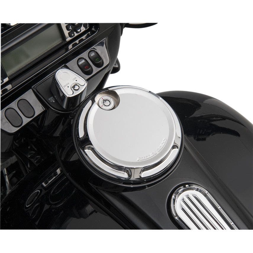 PartzBiz HD 4423736 - Arlen Ness Beveled Fuel Gas Door Chrome สำหรับ Harley FLT FLHT 92-07 | 04-158