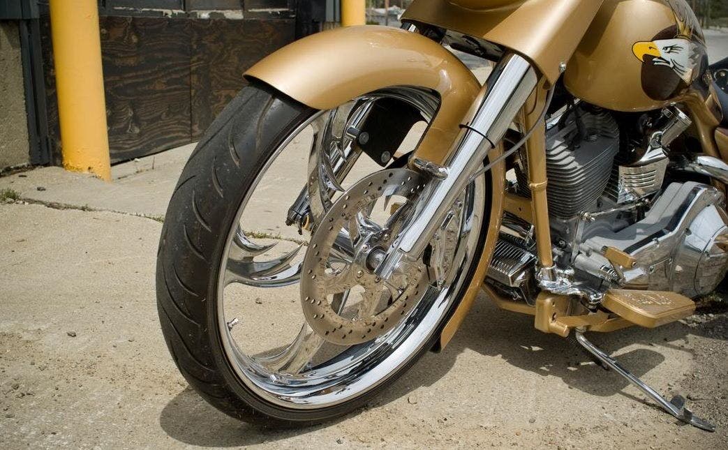 PartzBiz HD 4423105 - Bad Dad 23 ” Wrap ด้านหน้า Fender สำหรับ Harley Touring FLH/T 86-13 80878-1