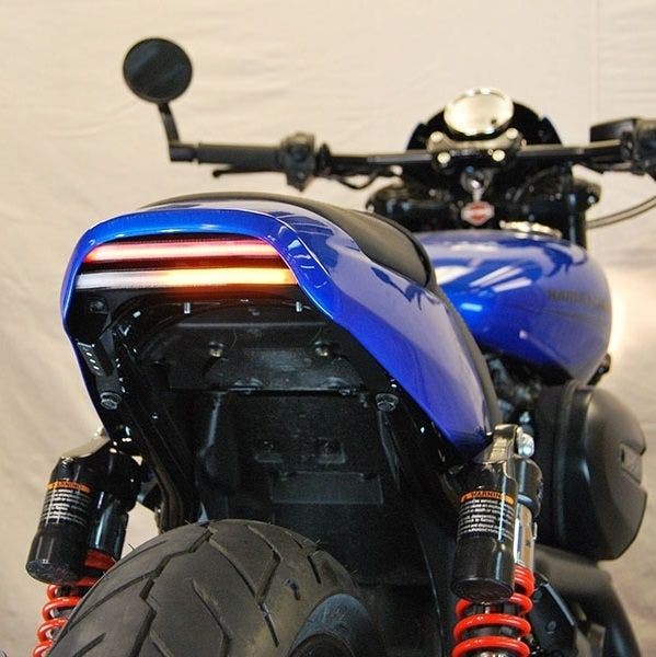 PartzBiz HD 4408134 - New Rage Cycles SROD-TL ไฟท้าย LED สีดำพร้อมสัญญาณ 12-17 Harley Street Rod